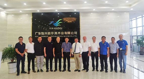 香港星光集團(tuán)、華鸝生態(tài)、始興縣政府領(lǐng)導(dǎo)一行到訪華洲木業(yè)考察交流